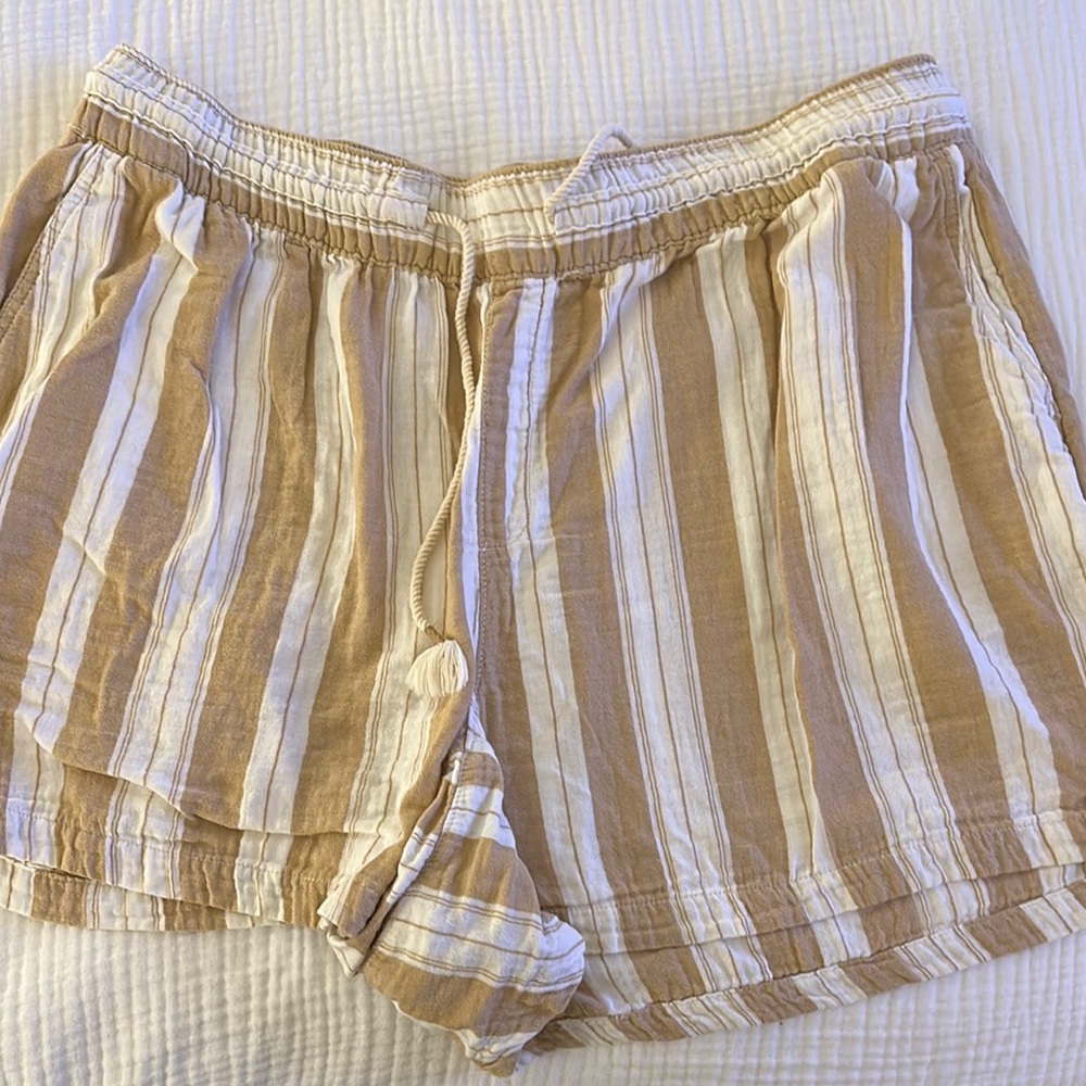 Old Navy Size 3X Striped Beige and White Shorts